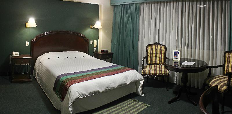 Suites Plaza Las Flores Lima Bagian luar foto