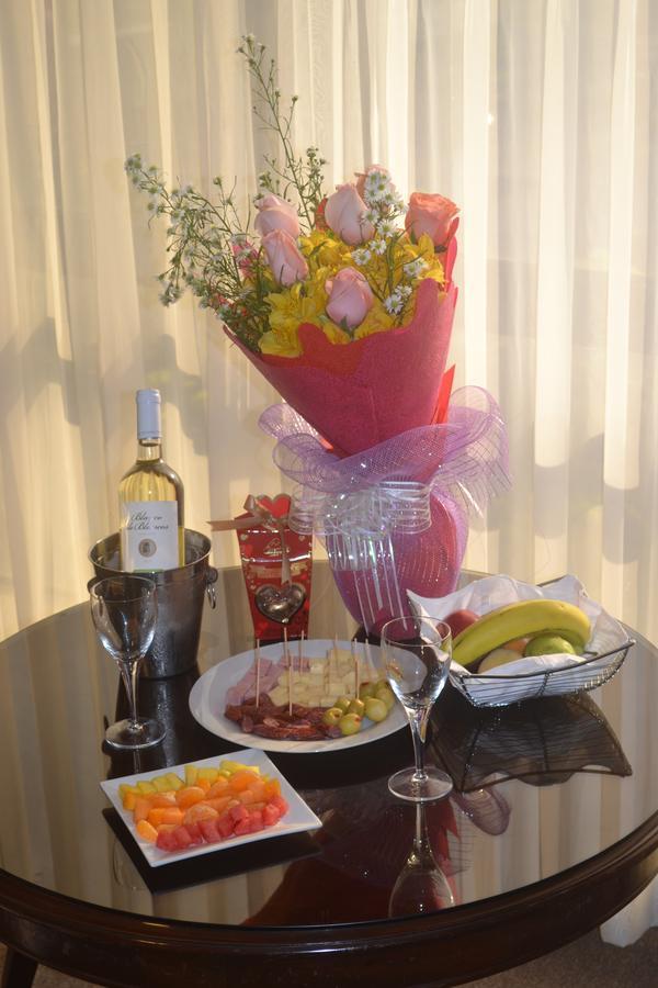 Suites Plaza Las Flores Lima Bagian luar foto