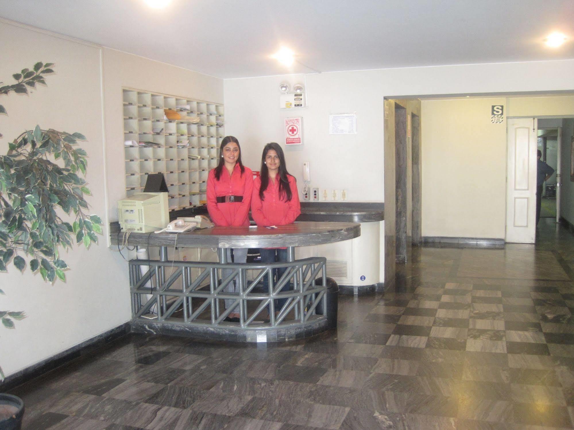 Suites Plaza Las Flores Lima Bagian luar foto