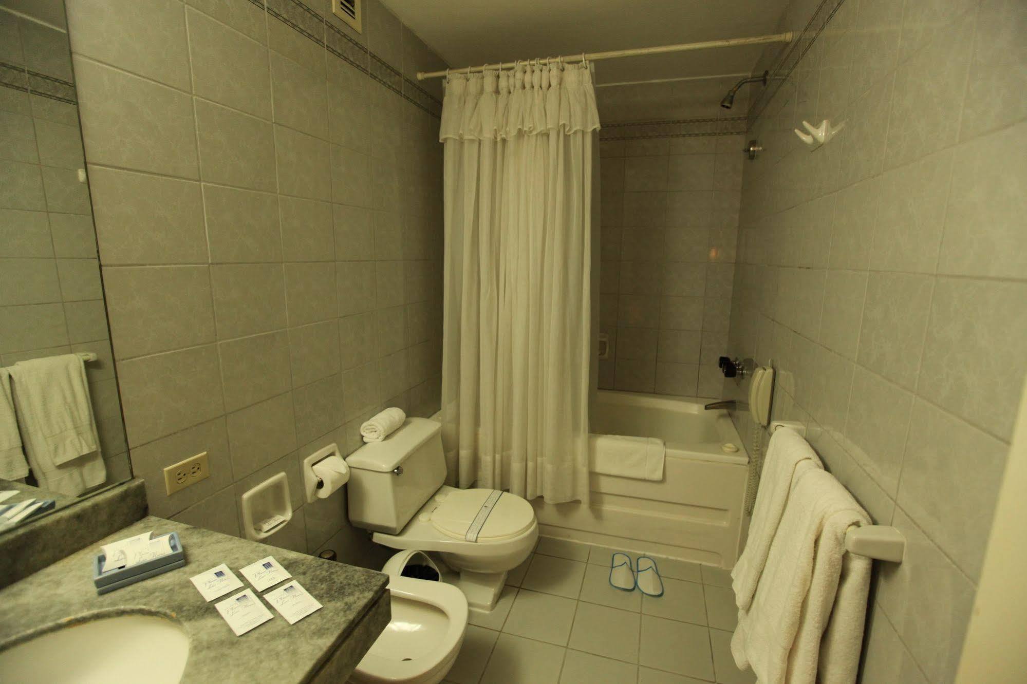 Suites Plaza Las Flores Lima Bagian luar foto
