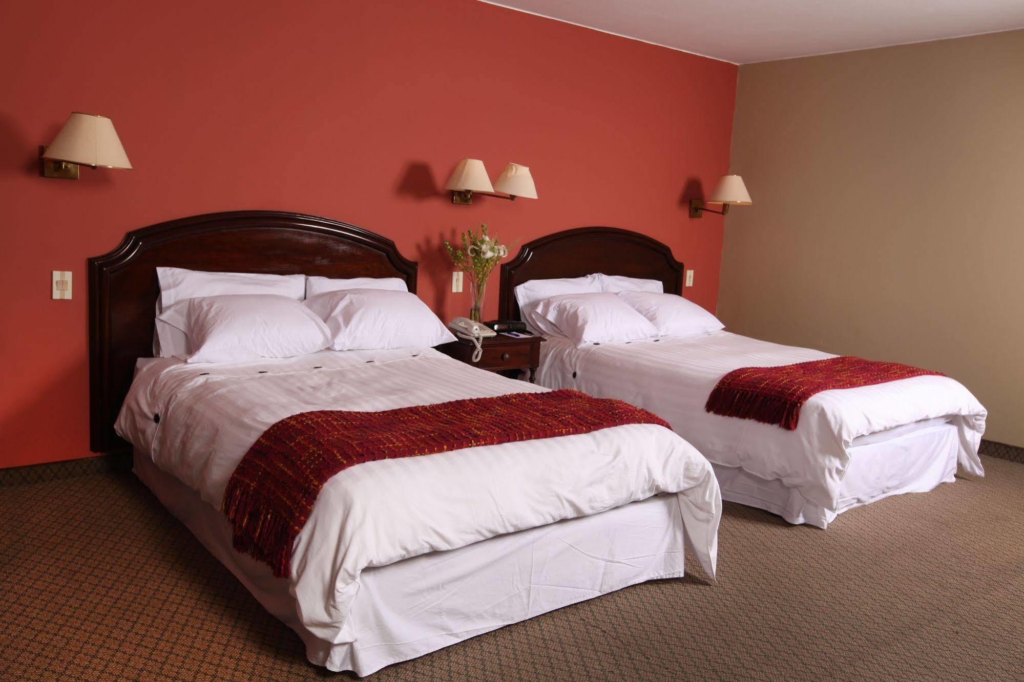 Suites Plaza Las Flores Lima Bagian luar foto