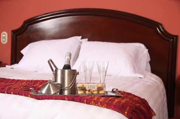 Suites Plaza Las Flores Lima Bagian luar foto